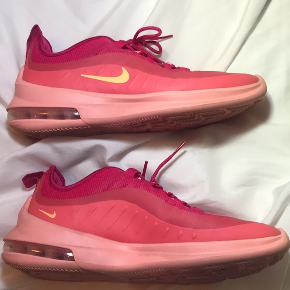 Women’s Nikes - Picture 3 of 8